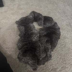 Loft Winter Super Soft Cozy Faux Fur Ruffled Twisted Neck Warmer Collar Scarf